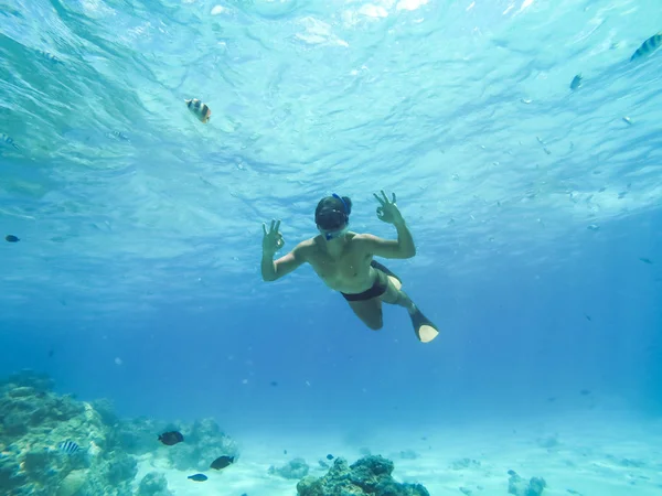 Bora Bora, Francia Polinézia. Snorkeling a türkizkék. — Stock Fotó