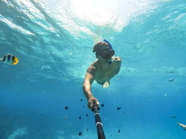 Bora Bora, franska Polynesien. Snorkling i turkost vatten. — Stockfoto