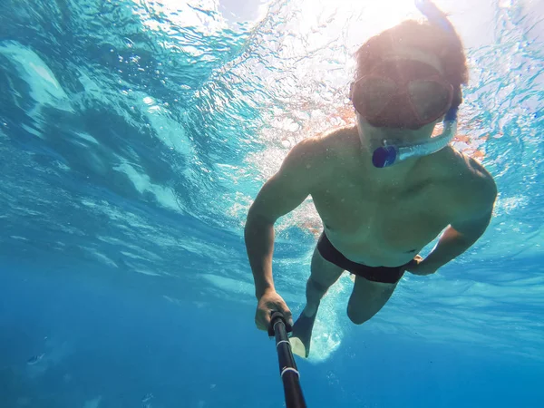 Bora Bora, Frans Polynesië. Snorkelen in turquoise wateren. — Stockfoto