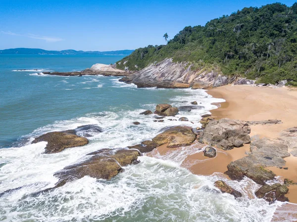 Praia em Balneario Camboriu, Santa Catarina, Brasil. Estaleirinh — Fotografia de Stock