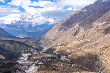 Ama Dablam Dağı. Everest Ana Kampı 'na gidiyorum. Nepal.