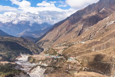 Ama Dablam Dağı. Everest Ana Kampı 'na gidiyorum. Nepal.