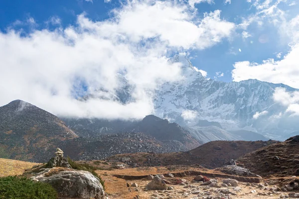 Ama Dablam Montanha. Trekking Everest Base Camp. Nepal. — Fotografia de Stock