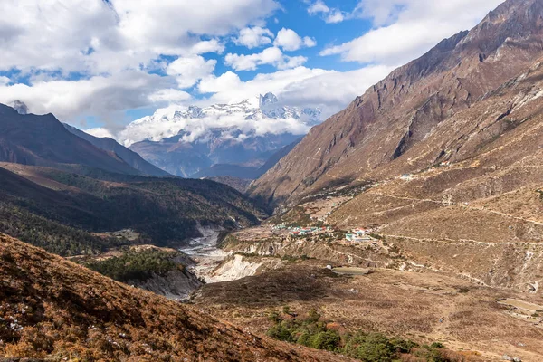 Montaña Ama Dablam. Trekking Everest Base Camp. Nepal . — Foto de Stock