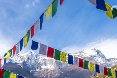 Namche Çarşısı köyü Everest Üssü yolunda. Nepal.