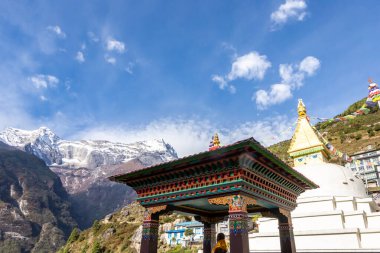 Namche Çarşısı köyü Everest Üssü yolunda. Nepal.