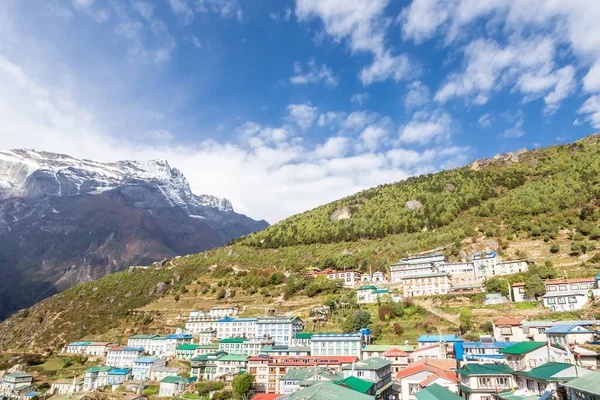 Namche Bazaar falu az Everest Bázis felé. Nepál. — Stock Fotó