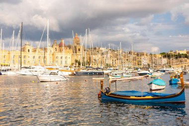 Valletta, Malta limanında tekneler.