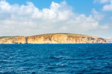 Comino Adası 'ndaki Mavi Göl - Malta