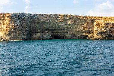 Comino Adası 'ndaki Mavi Göl - Malta