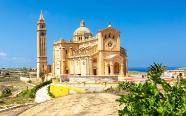 Malta adası, Malta. 14 Ocak 2012. Gozo 'daki Ta Pinu Kilisesi, Malta Adası' nın ünlü bir simgesidir.