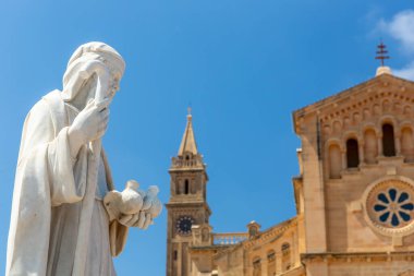 Malta adası, Malta. 14 Ocak 2012. Gozo 'daki Ta Pinu Kilisesi, Malta Adası' nın ünlü bir simgesidir.