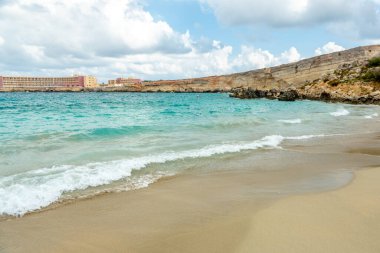 Malta, Marfa Yarımadası 'ndaki Paradise Körfezi. Malta Adası.