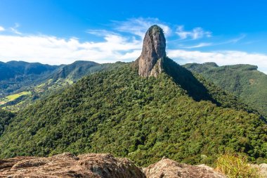 Pedra do Bau, Sao Bento do Sapucai, Brezilya 'daki kayalık dağ zirvesi. Güney Amerika.