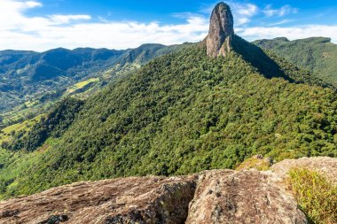 Pedra do Bau, Sao Bento do Sapucai, Brezilya 'daki kayalık dağ zirvesi. Güney Amerika.