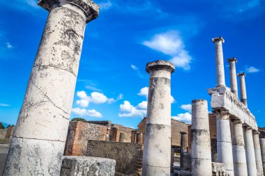 İtalya 'da Pompei, Apollo antik tapınağının kalıntıları bronz Apollo heykeli, Napoli.