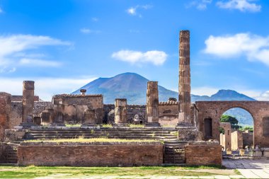 İtalya 'da Pompei, Apollo antik tapınağının kalıntıları bronz Apollo heykeli, Napoli.