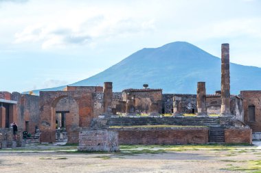 İtalya 'da Pompei, Apollo antik tapınağının kalıntıları bronz Apollo heykeli, Napoli.