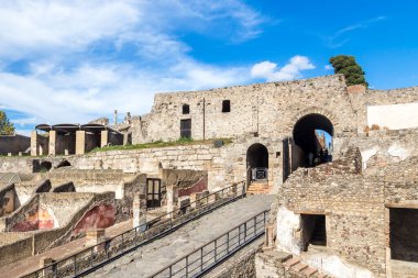 İtalya 'da Pompei, Apollo antik tapınağının kalıntıları bronz Apollo heykeli, Napoli.