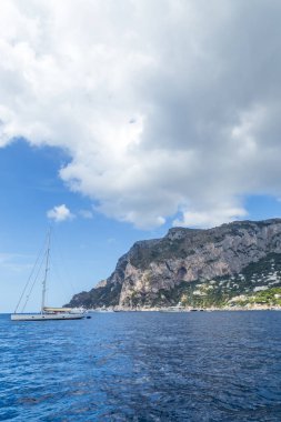 Capri Adası İtalya 'da güzel bir yaz gününde