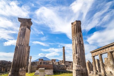 İtalya 'da Pompei, Apollo antik tapınağının kalıntıları bronz Apollo heykeli, Napoli.