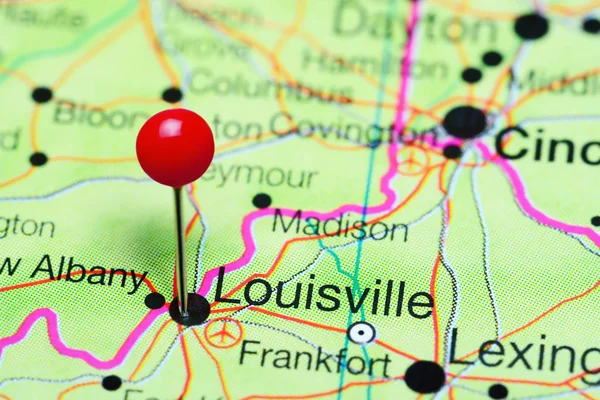 Louisville vastgemaakt op een kaart van Kentucky, Verenigde Staten — Stockfoto