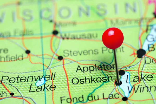 Oshkosh被夹在美国威斯康星州的地图上 — 图库照片