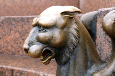 Pirinç Rusya'aslanların başkanı heykeli