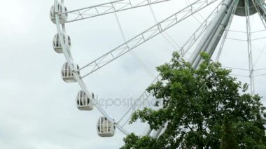 Dönme dolap cazibe daire Park dönen ağır çekimde