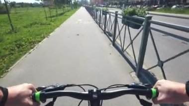 Parkta Bisiklete binmek yaz-ilk kişiden