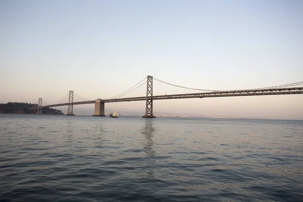 Мост через залив Сан-Франциско — стоковое фото