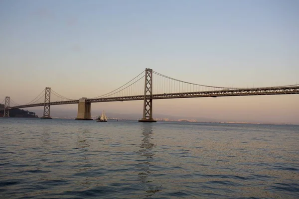 Мост через залив Сан-Франциско — стоковое фото