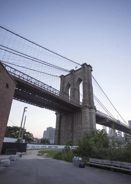 ブルックリン橋 - ニューヨーク市 — ストック写真