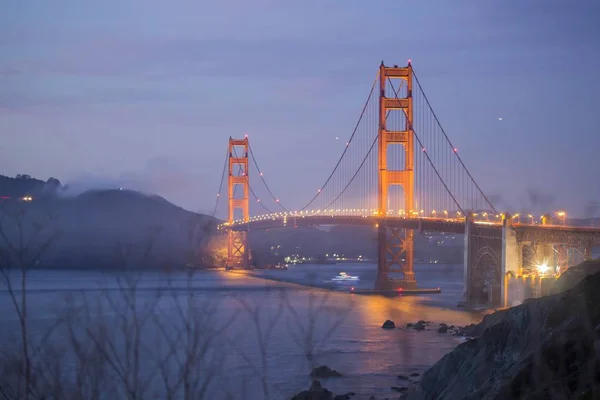 Golden Gate silta ja San Francisco Bay — kuvapankkivalokuva