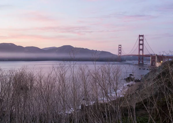 Golden Gate silta ja San Francisco Bay — kuvapankkivalokuva