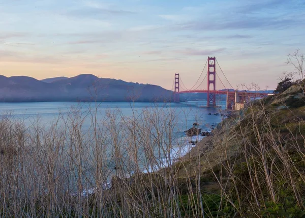 Мост Золотые ворота и залив Сан-Франциско — стоковое фото