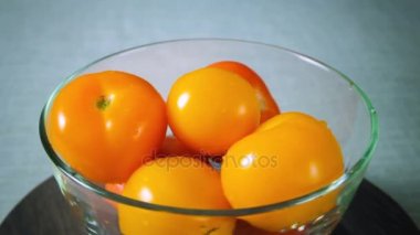 Plaka iplik kırmızı ve sarı domates