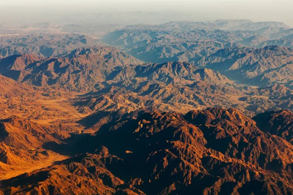 No horizonte, as altas montanhas do Egito — Fotografia de Stock