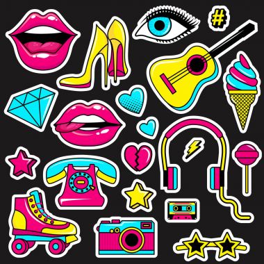 Moda yama rozetleri dudaklar, kalp, Ayakkabı, ruj, kozmetik, yıldız, beyaz vuruşlu diğer öğeleri ile. Etiketleri ve düzeltme ekleri ile karikatür 80s 90s çizgi roman tarzı vektör kümesi.