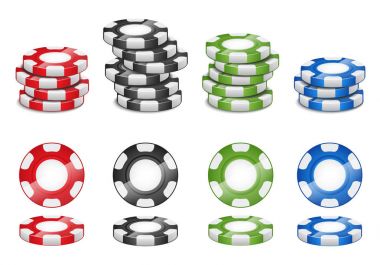 Fiş yığınları gerçekçi 3d casino. Casino kumar fişleri, farklı açıları ile farklı renklerde. Beyaz arka plan üzerinde izole vektör çizim.