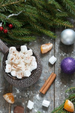 Marshmallow seramik bir tencerede twigs mandarin dilim yedim.. 