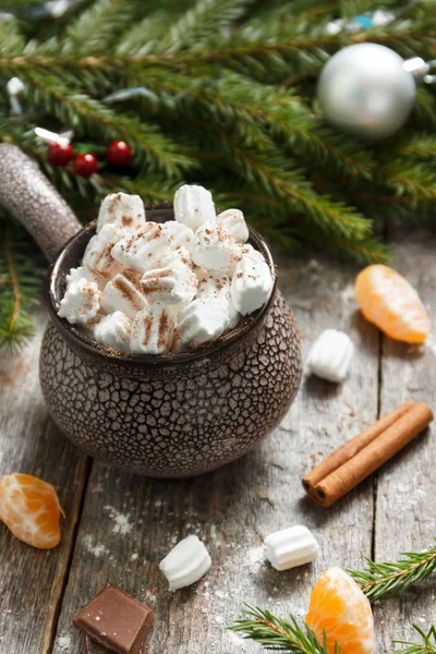 Marshmallow seramik bir tencerede twigs mandarin dilim yedim.. 