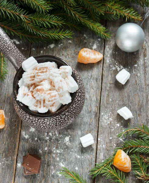 Marshmallow seramik bir tencerede twigs mandarin dilim yedim.. 