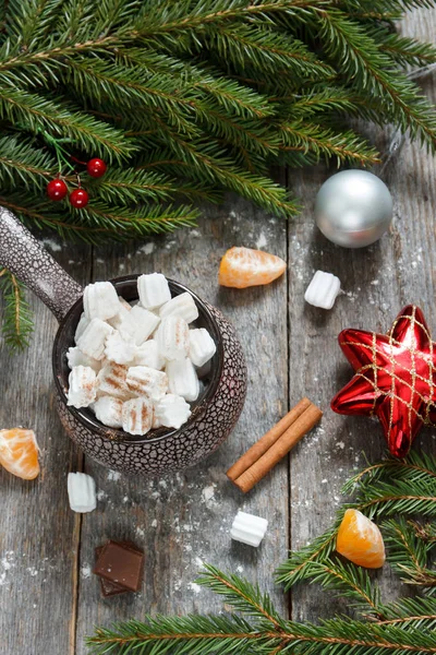 Marshmallow seramik bir tencerede twigs mandarin dilim yedim.. 