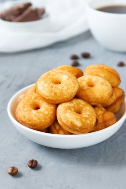 Bisküvi kurabiye plaka üzerinde.