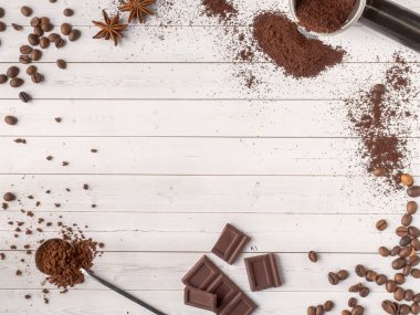 Arka plan ile farklı kahve, kahve çekirdeği, toprak ve anında, çikolata, kahverengi şeker ve yıldız anason, kopya alanı, üst görüntüleme.