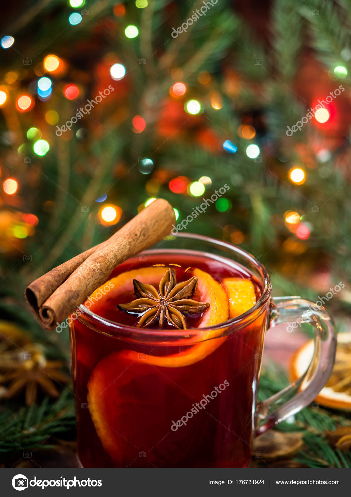 Christmas mulled wine with oranges and spices Christmas decorations ...