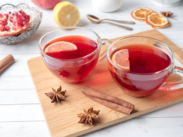 Hot homemade lemonade with pomegranate, lemon and winter spices — Stock Photo, Image