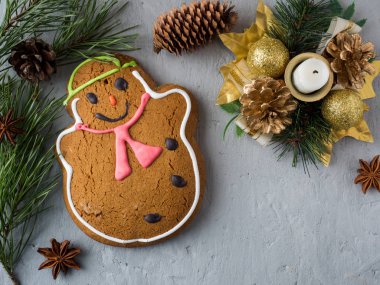 Zencefilli kurabiye adam Noel tatil arka plan dekorasyon kopya alanı ile