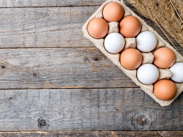 Ingredientes para el desayuno Huevos de avena Pan Manzana Rústico Fondo de madera Copiar espacio — Foto de Stock